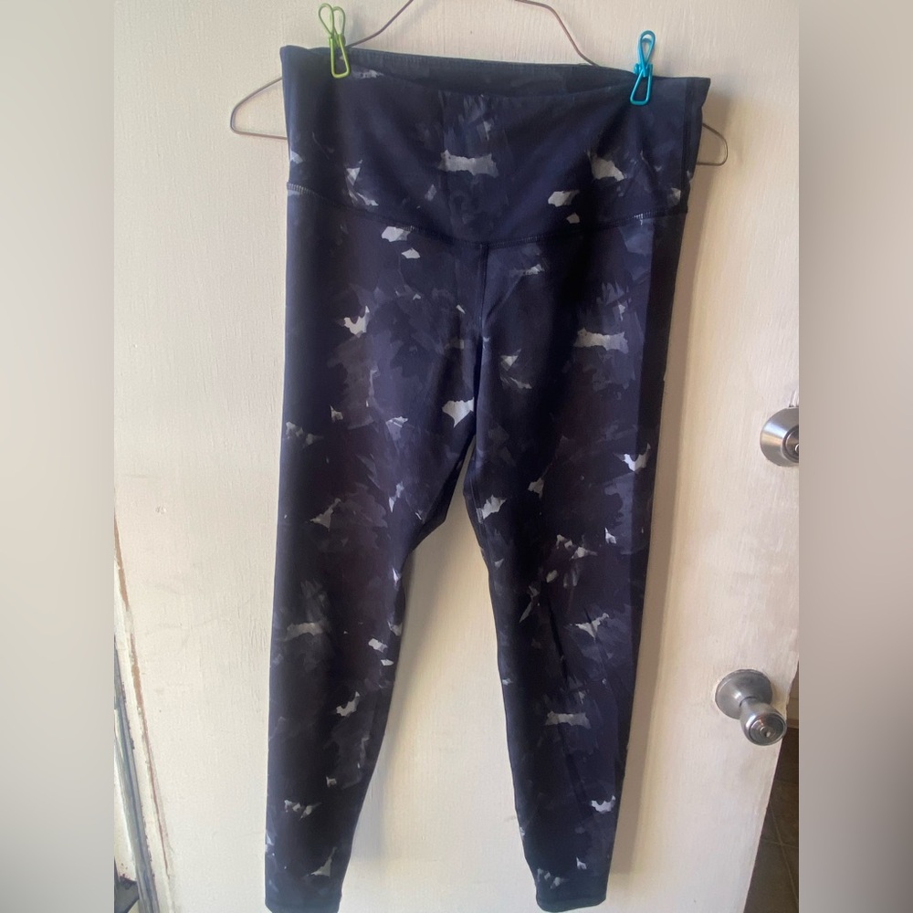 Old Navy Women’s Black and Gray Patterned Leggings